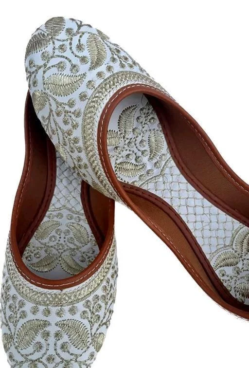 Ravishing Women Juttis & Mojaris - Image 2