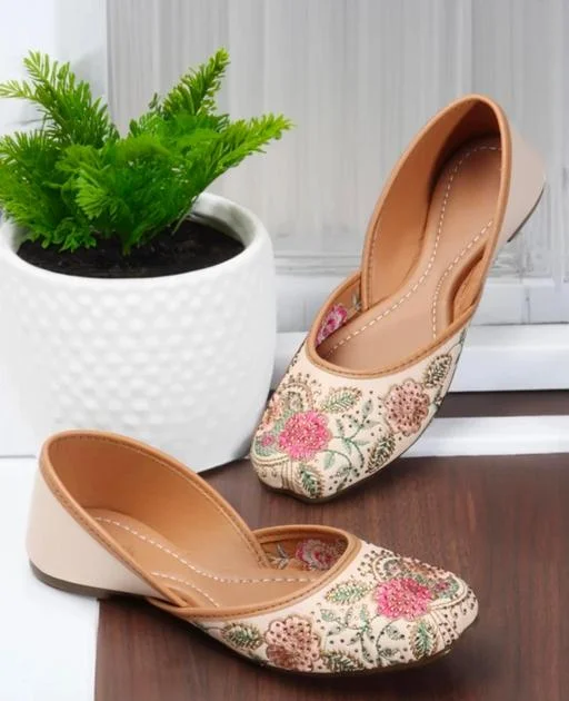 Fashionate Women Juttis & Mojaris - Image 2