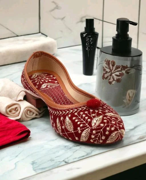 Classy Women Juttis & Mojaris - Image 2