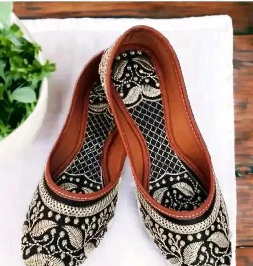 Fabulous Women Juttis & Mojaris - Image 2