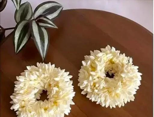 Classic Women Women Gajra/Floral Hair Accessories - Image 2
