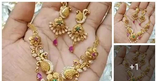 Elite Graceful Women Necklaces & Chains