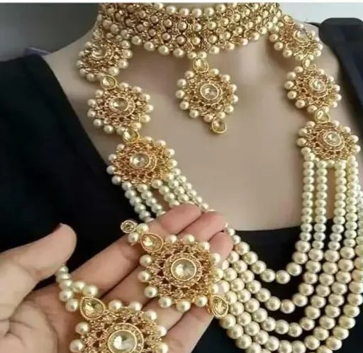 Feminine Glittering Jewellery Sets - Image 2