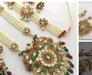 Twinkling Graceful Women Necklaces & Chains